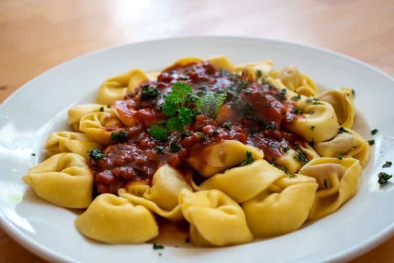 cheese tortellini in tomato sauce